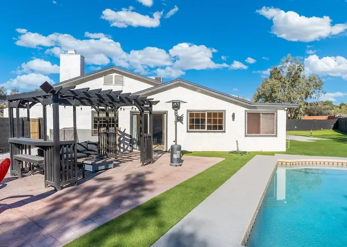 Serene Golf Pool Pickleball Games Holiday home Scottsdale