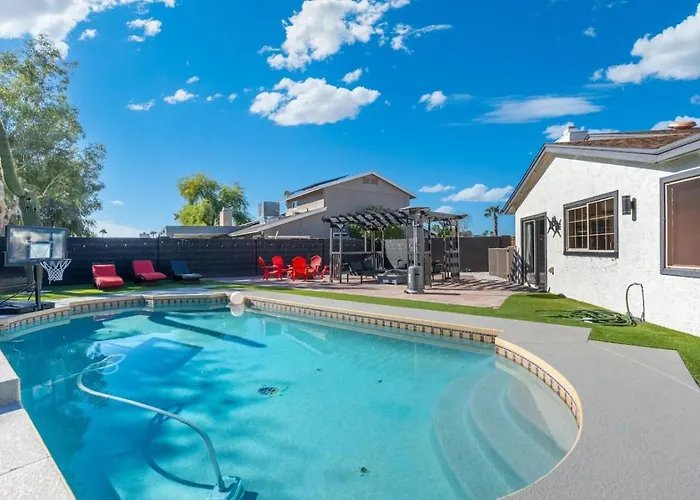 Serene Golf Pool Pickleball Games Holiday home Scottsdale